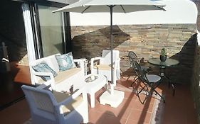 North Cliff Apartment *The Ocean Beneath Your Feet*